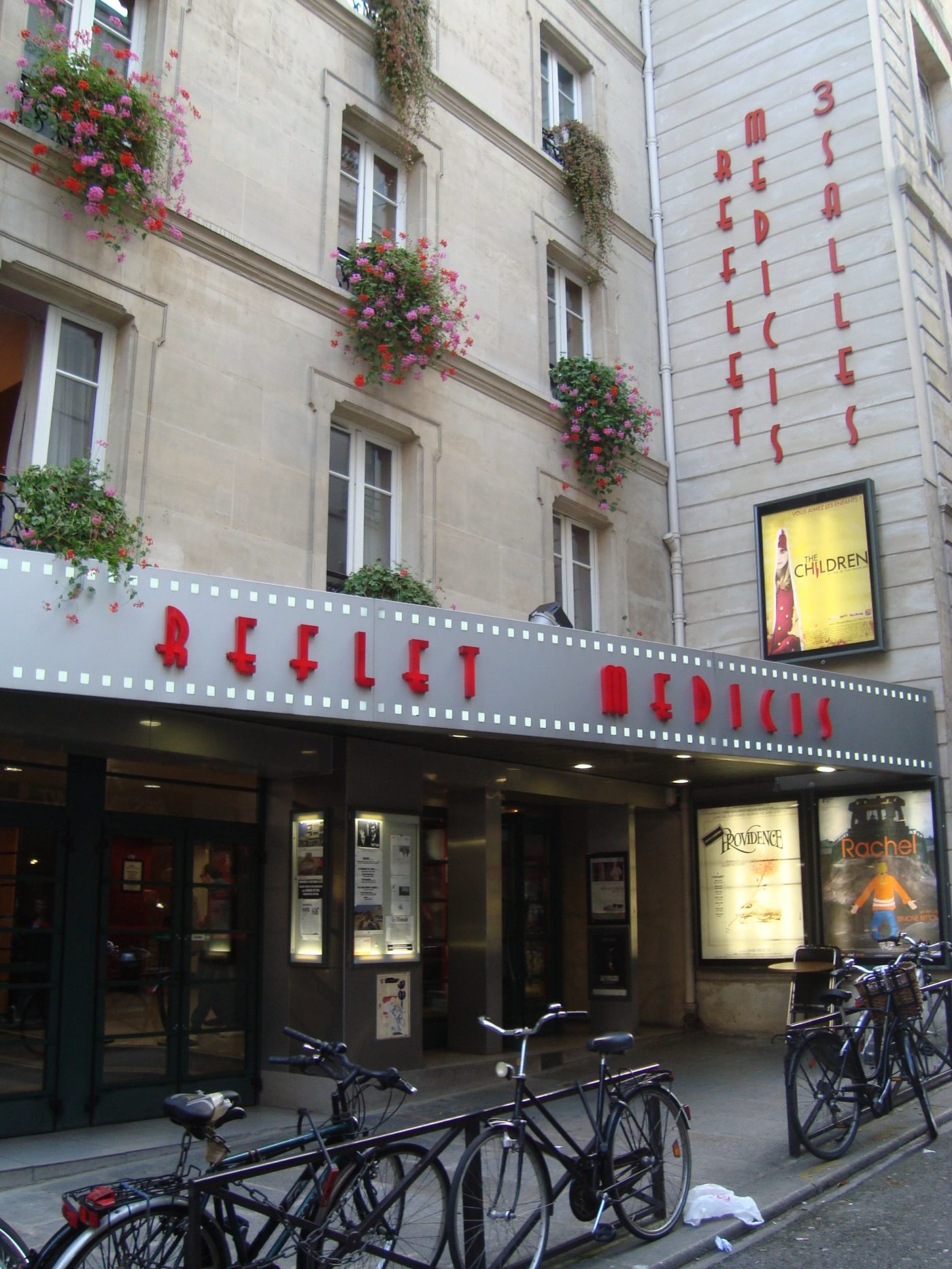 18 of the Best Arthouse/Independent Cinemas in Paris | Art Deco Cinemas in Paris showing World Cinema, Cult Films and Film Festivals in Paris | almostginger.com