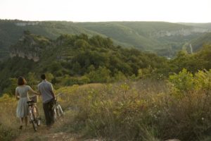 23 Films set in France to watch before visiting | Wanderlust-inspiring French films including Marie Antoinette, A Good Year, The Hundred-Foot Journey plus many others | almostginger.com