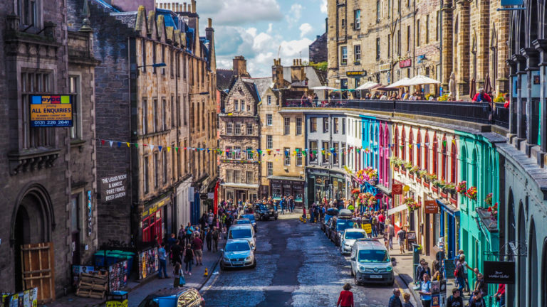 The Ultimate Self-Guided Harry Potter Tour Edinburgh | Harry Potter Walking Tour Edinburgh including Balmoral Hotel, grave of Tom Riddle and The Elephant House | almostginger.com