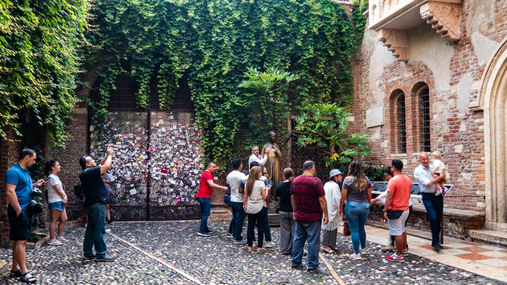 Casa di Giulietta/Juliet's House Courtyard in Verona, Italy, 24 hours in Verona