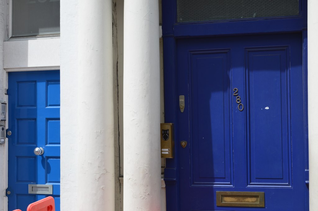 https://almostginger.com/wp-content/uploads/2021/02/Blue-Door-Notting-Hill-Courtesy-of-Matt-Brown-18345167292_34f14b9a78_b.jpg