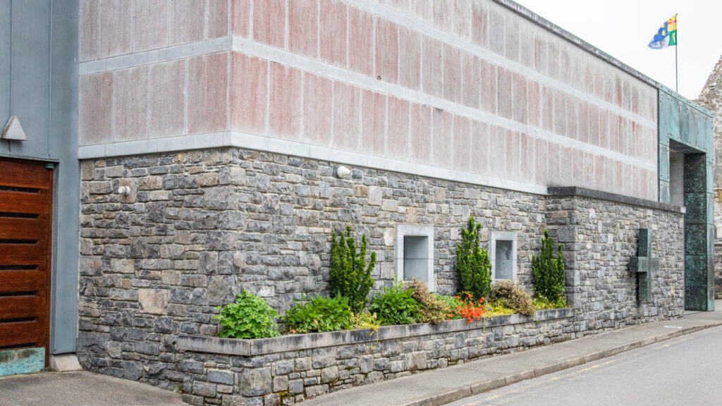 Cong Abbey new building